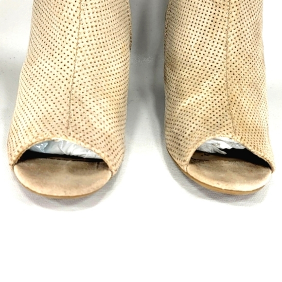 Old Navy Taupe, Perforated, Western Style, Peep Toe Stacked Heel Bootie. WMS 7M - Picture 6 of 12